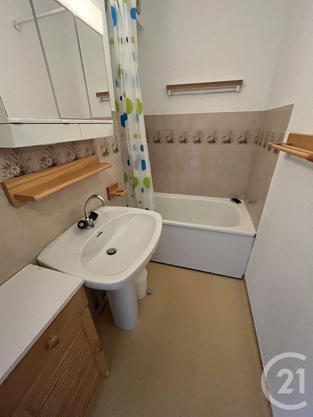 Appartement Studio Cabine à louer - 1 pièce - 23.0 m2 - RISOUL - 05 - PROVENCE-ALPES-COTE-D-AZUR - Century 21 S.L.P. Immobilier